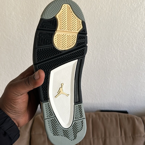 Air Jordan 13s Air Jordan fours 600 for both 300 for one pair - Picture 6 of 7